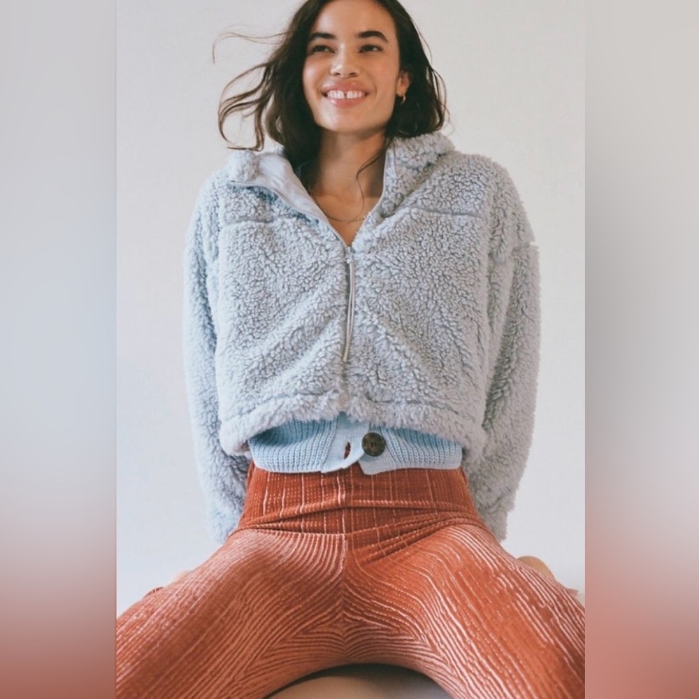 **NWT** Urban Outfitters BDG Sherpa Teddy Cropped Jacket - Size Small Power Blue